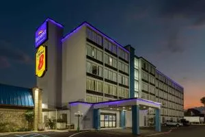 Super 8 by Wyndham Laredo - Laredo