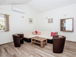 Modern Apartment in Starigrad Paklenica with Barbecue