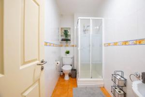 105 - Lovely Townhouse By Shortstays