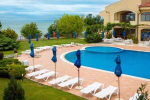 3 bedroom seaview apartment 2nd floor