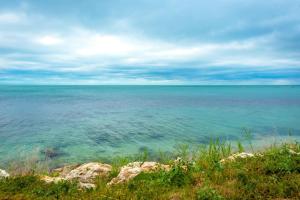 3 bedroom seaview apartment 2nd floor