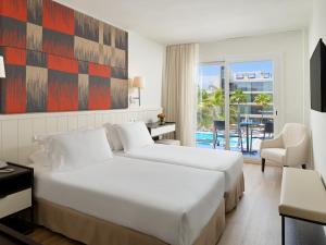 Double Room with Pool View room in H10 Casa del Mar