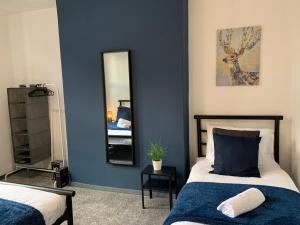 Saltwell St - Delightful 3 Bedroom free parking free wifi