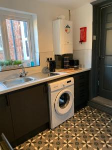 Saltwell St - Delightful 3 Bedroom free parking free wifi