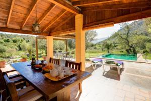 Busqueroles Petit by Vintage Travel