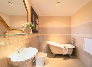 Oliveres by Vintage Travel