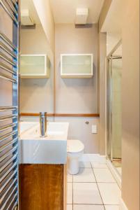 Duplex with free parking