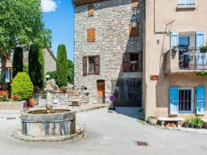 Maisons de vacances Holiday home in Saint-Julien-du-Verdon with garden : photos des chambres