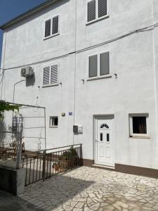 Apartman 4 kilometar to city centar 