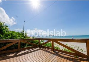 C133 Aconchegante cobertura em condomínio de frente para o mar na praia de Canasvieiras
