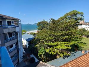 C133 Aconchegante cobertura em condomínio de frente para o mar na praia de Canasvieiras