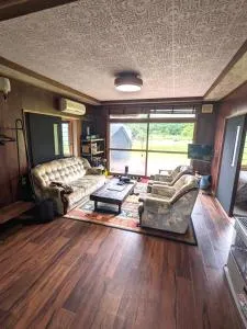 雨の日でもバーベキューで余市の食と海を楽しめる屋根付きウッドデッキと広い庭のくつろげる貸切一軒家 - Kurokawamachi