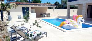 Villa Salvore - new luxury house, heated pool, near beaches, playroom - Istria