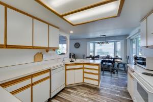 Charming Rogue Valley Home in Central Point!