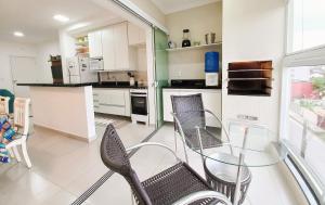 500 metros da Orla Itaguá em Ubatuba - Varanda Gourmet Wi-fi