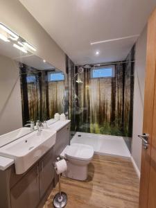 Chestnut Lodge with Hot Tub