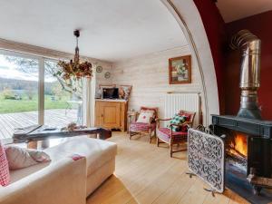 Maisons de vacances Holiday Home in Auvergne with Roofed Garden and Terrace : photos des chambres