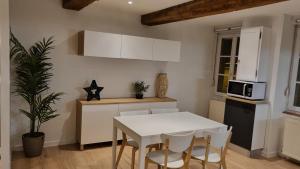 Appartements Givry centre - Appartement cosy avec parking et Wifi gratuit : photos des chambres