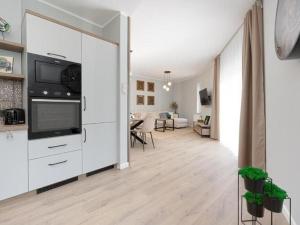 Spacious apartment, summer swimming pool, Pobierowo
