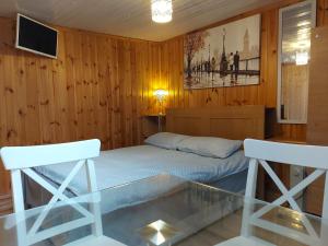 Spacious Garden Guest Suite with private in-suite