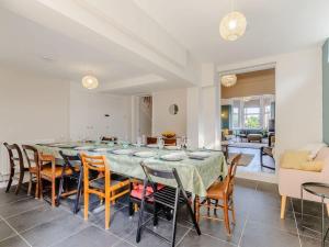 Walpole FRONT House sleeps 13-15