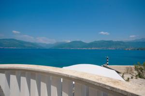 Luxury Sea Residence by Kristina