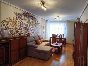 Superacogedor y semicentrico piso