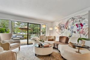 RC176 Stylish Racquet Club