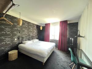 Hotels Grand Hotel Niort Centre : Chambre Double Standard