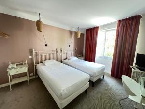 Hotels Grand Hotel Niort Centre : Suite Familiale Standard 2 Chambres Communicantes