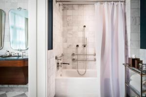 Standard King room in Perry Lane Hotel a Luxury Collection Hotel Savannah