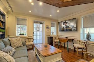 King Bed Bungalow Just Feet from Historic Main Street