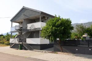 Apartments Zanic with private swimming pool and sea view 