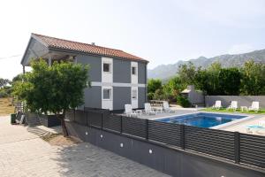 Apartments Zanic with private swimming pool and sea view