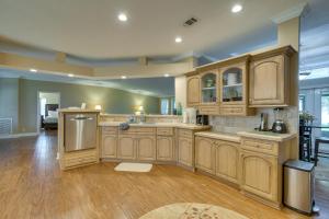 Waterfront Georgetown Retreat on Lake George!