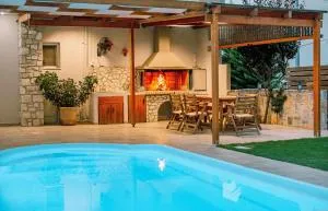 Villa Maria with heated pool, next to the beach - Elia