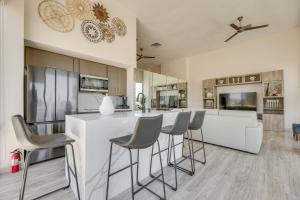 South Padre Island Gem Community Pool and Hot Tub!