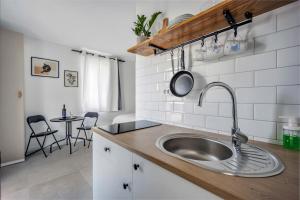 Studio apartments Yucca, 2-min to the beach and 5 to Trogir