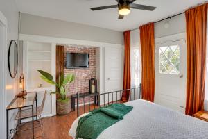 1 Mi to Dtwn! Bright Long Beach Apartment