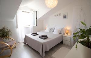 Two-Bedroom Apartment Selca With Sea View 04