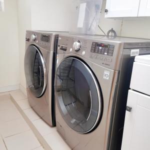 A bright and tidy room in midtown near subway
