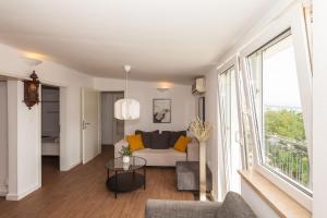 Apartments and Room Mira 