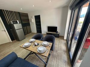 Cour ancienne école avec Jacuzzi privé