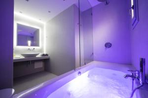 Double or Twin Room with Spa Bath