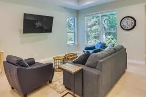 Charming Willis Hideaway Less Than 1 Mi to Lake Conroe! - Willis