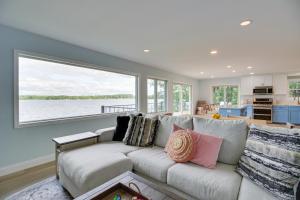 Nisswa Lake Getaway with Hot Tub and Kayaks!