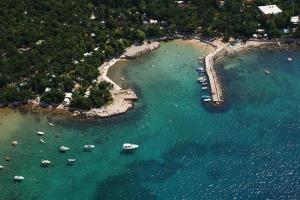 Apartments with a parking space Praputnjak, Rijeka - 20133 
