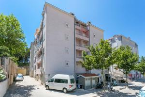 Apartments with WiFi Makarska - 20217