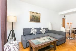 Apartments with WiFi Makarska - 20217