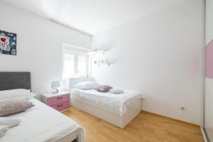 Apartments with parking space Solin, Split - 21445